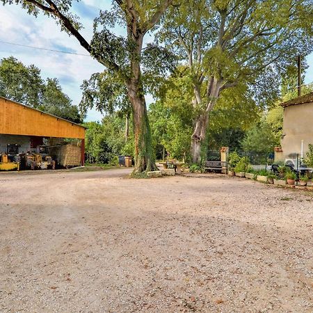 Lovely Home In Arles With Kitchen Buitenkant foto